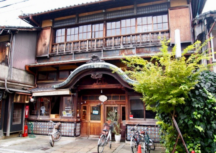 京都Sarasa咖啡館由澡堂改裝而成 (cafe SARASA官網圖片)